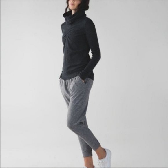 Lululemon In A Cinch Long Sleeve Tee pullover Heathered black & grey striped 4 - Picture 11 of 11